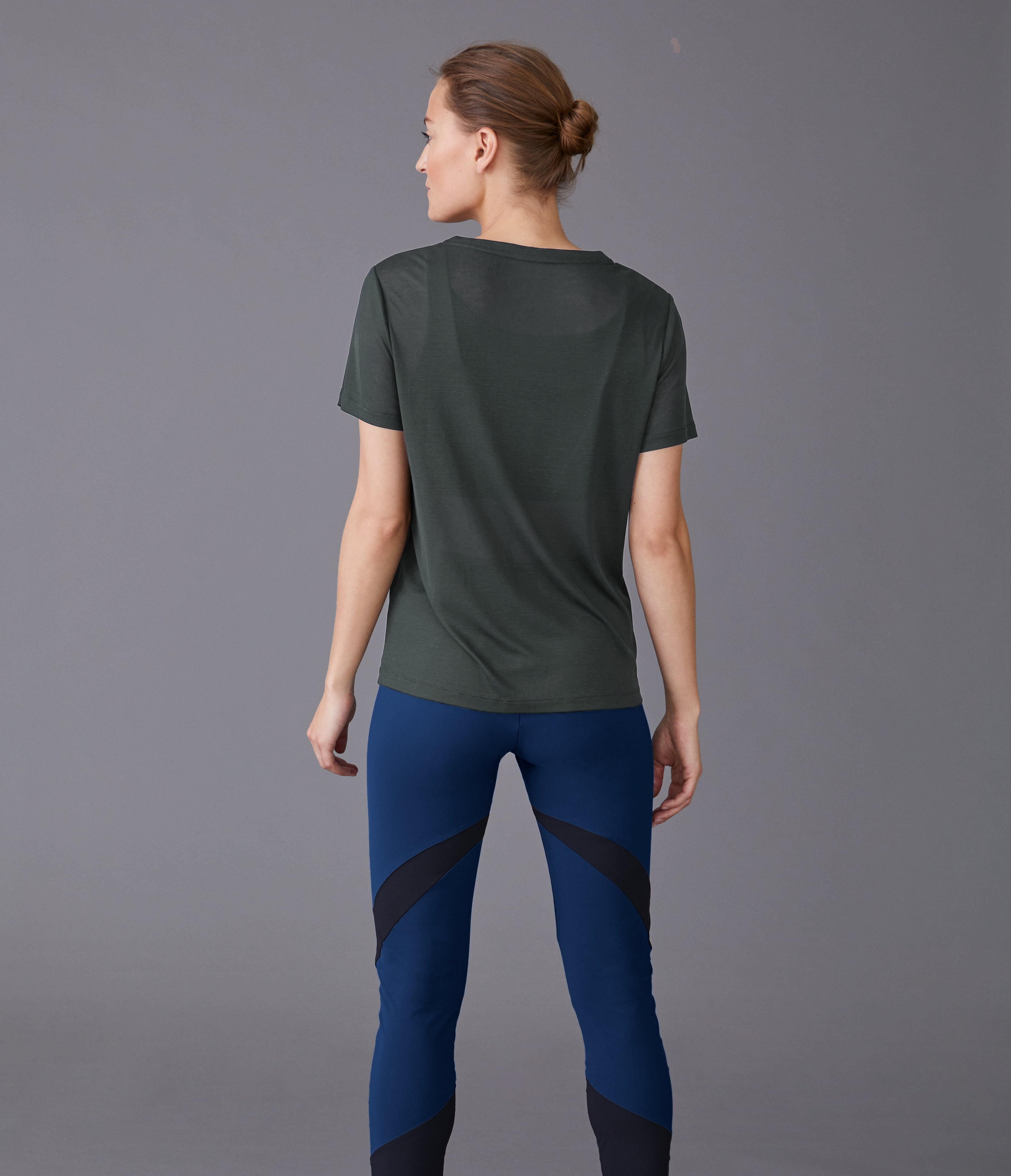 Stockholm V-neck t-shirt </br> Khaki green