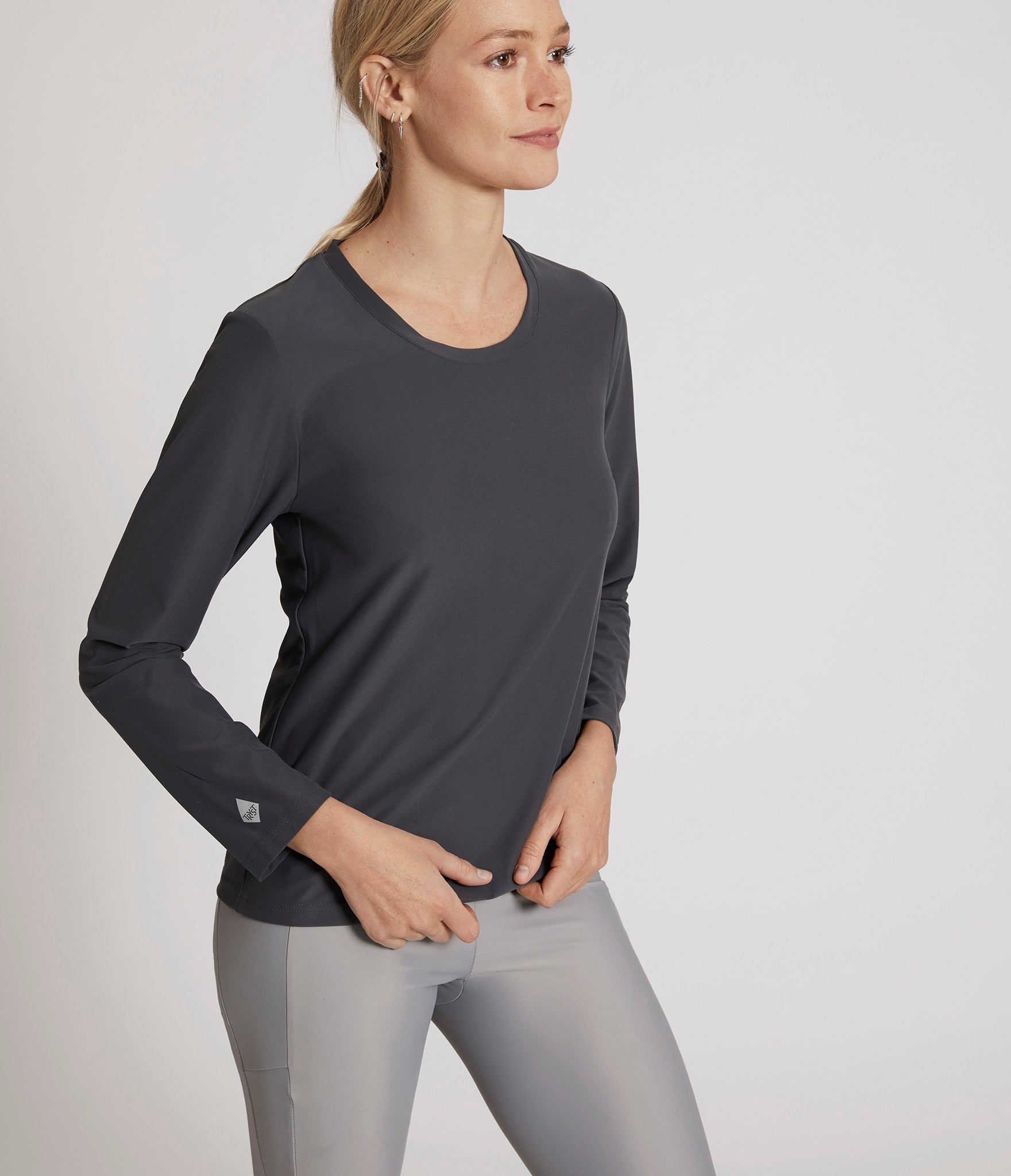 Vancouver long sleeve t-shirt in Econyl. – Tryst Stockholm