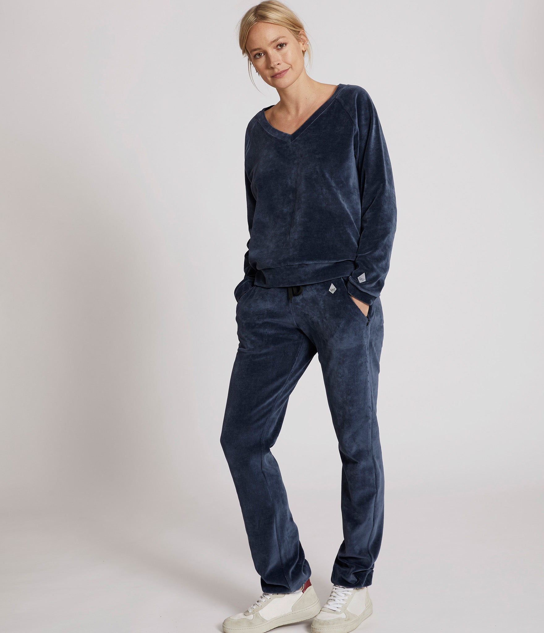 Alma velour trousers</br>Dark navy