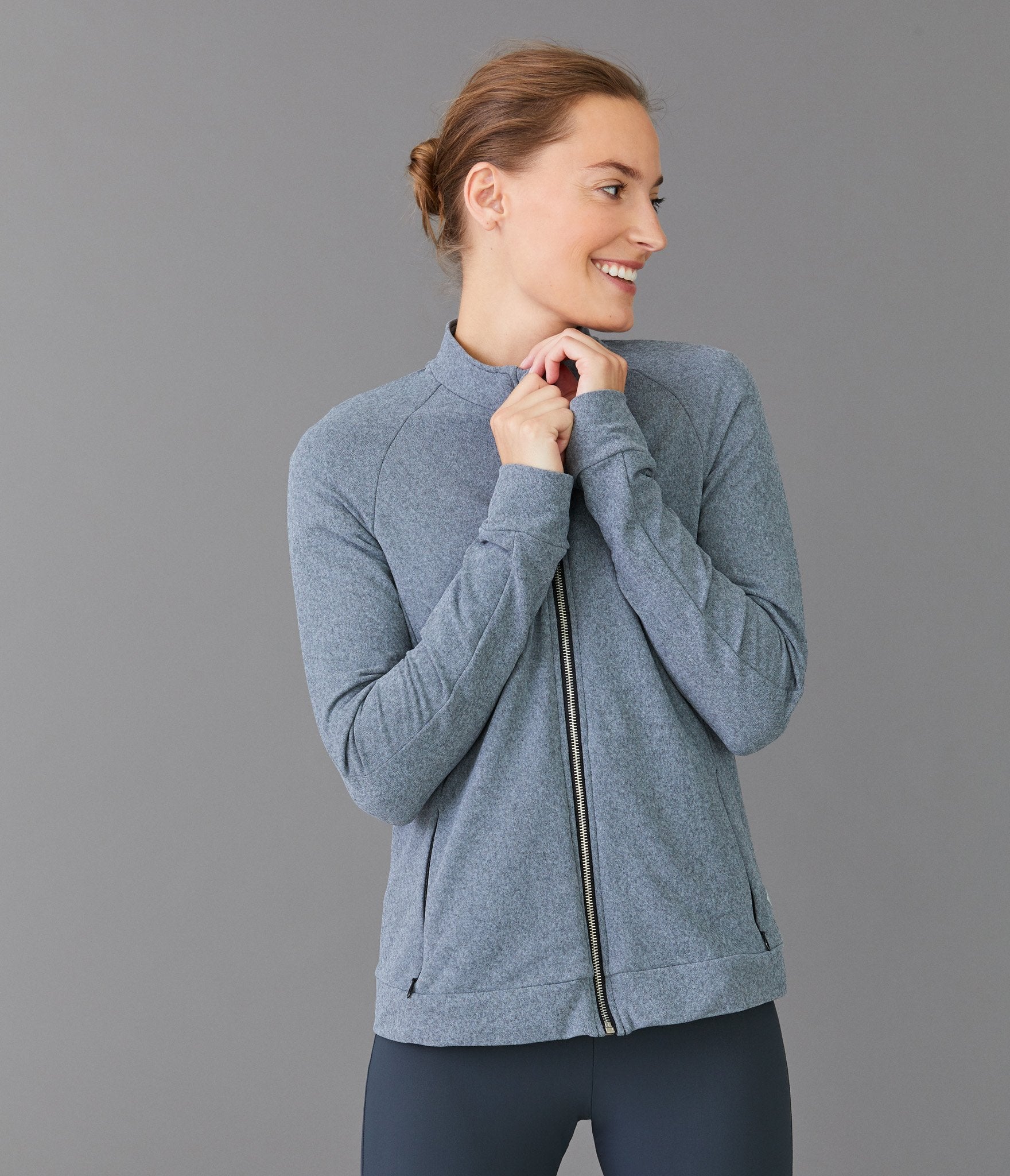 On your way to the gym, watching the kids playing football, hanging around at home, in the garden, going food shopping. Use it anywhere, with any top or tights from our collection. Tryst Stockholm is a Scandinavian clothing brand for an active urban lifestyle.