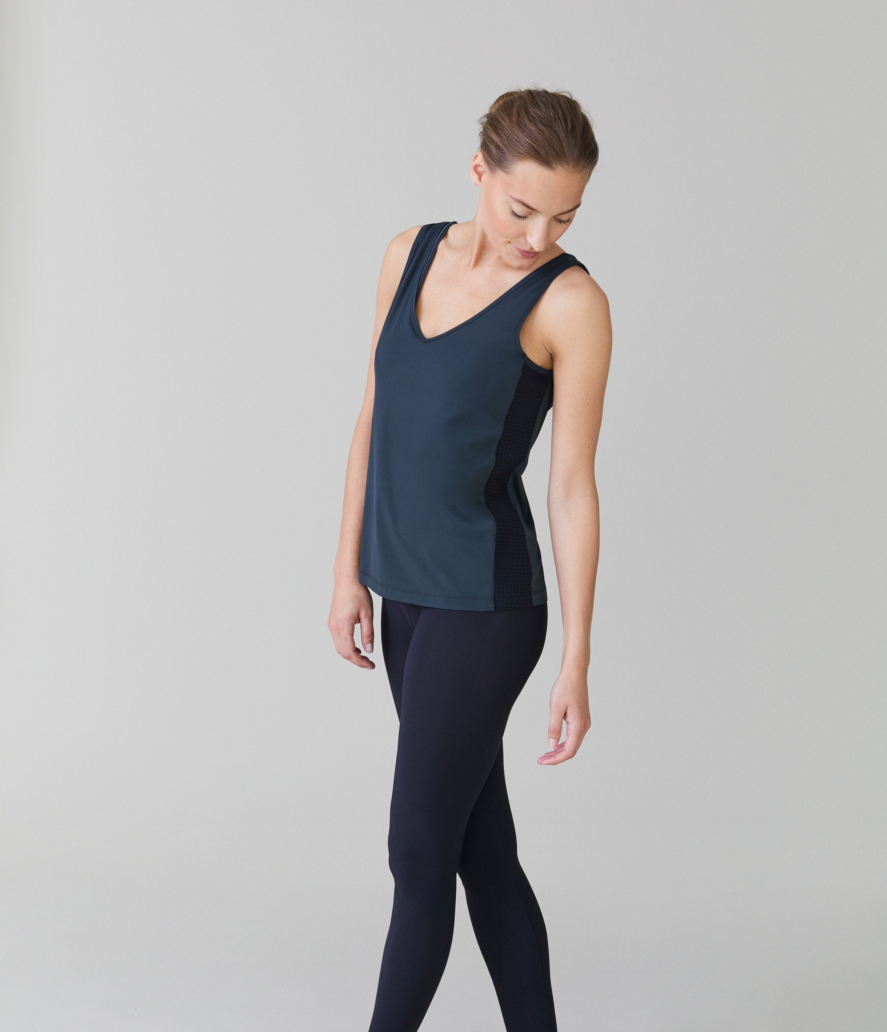 Singapore tank</br>Dark khaki green/black