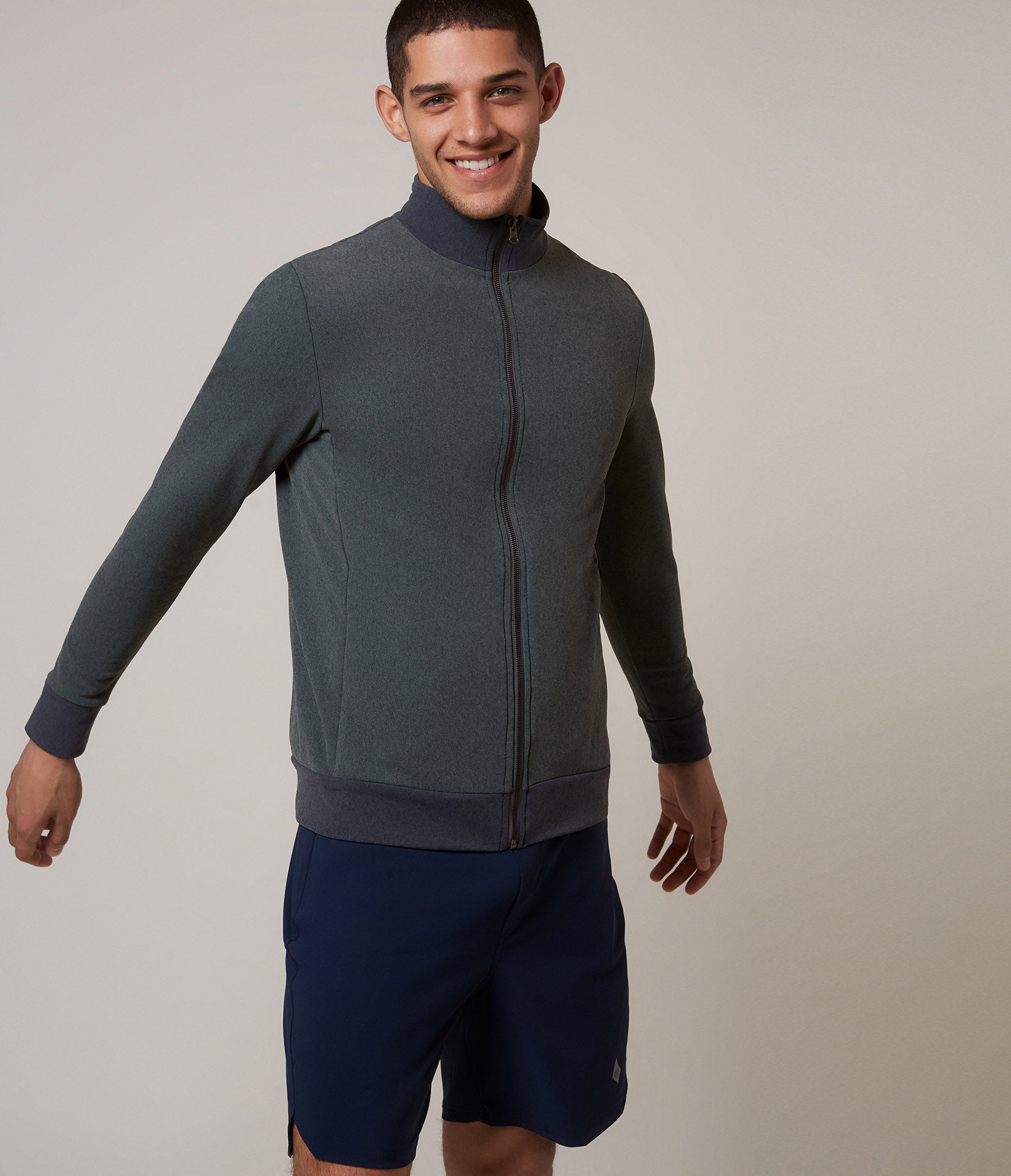 Use this zip jacket on your way to the gym, watching the kids playing football, hanging around at home, in the garden, going food shopping. Use it anywhere, with any top or shorts from our collection. Also available in Tuono/camouflage. Tryst Stockholm is a Scandinavian clothing brand for an active urban lifestyle.