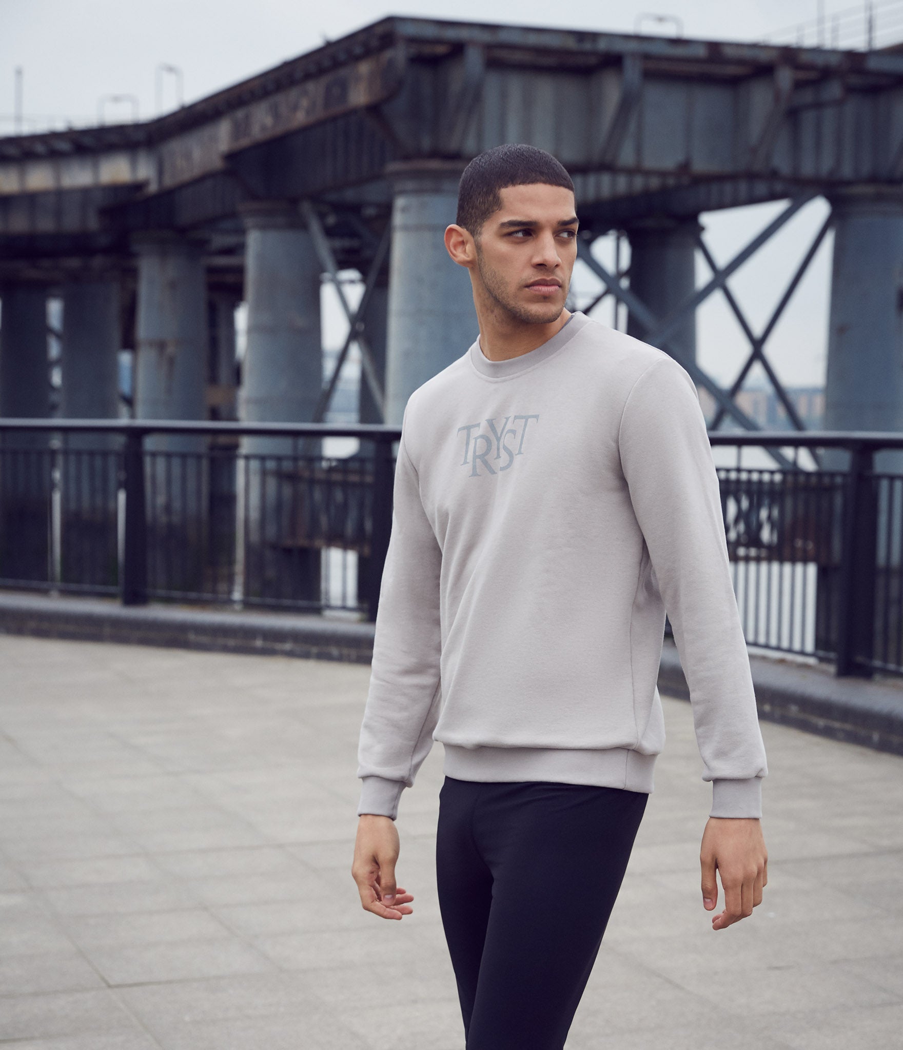 This classic sweatshirt is great for chilly mornings. Tryst Stockholm is a Scandinavian clothing brand for an active urban lifestyle. Tryst means any meeting of special significance, whether public, personal or private, including those all-important meetings with oneself.