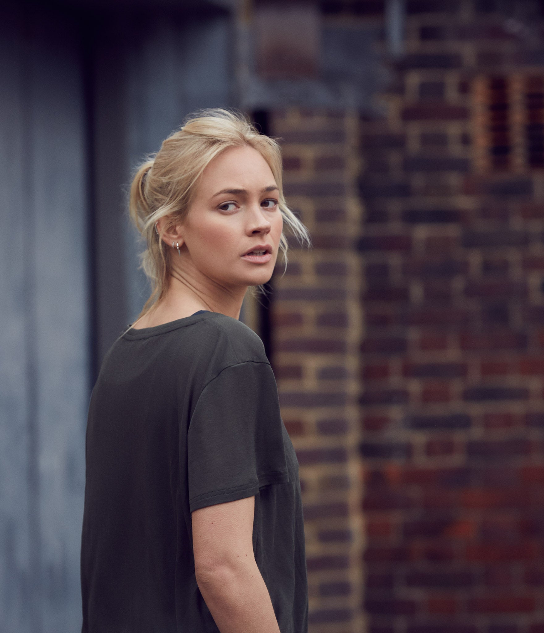 Stockholm V-neck t-shirt </br> Khaki green