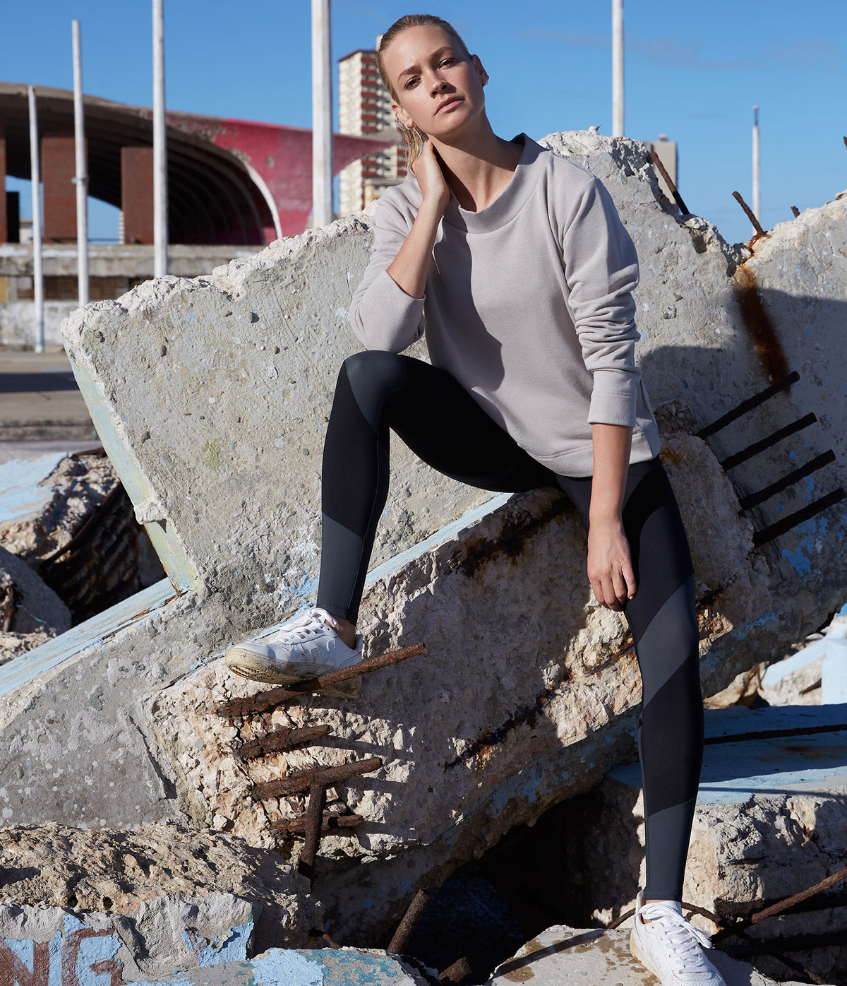 Tryst Stockholm: Use this zip jacket on your way to the gym, watching the kids playing football, hanging around at home, in the garden, going food shopping. Use it anywhere, with any top or shorts from our collection. Also available in Tuono/camouflage. Tryst Stockholm is a Scandinavian clothing brand for an active urban lifestyle.